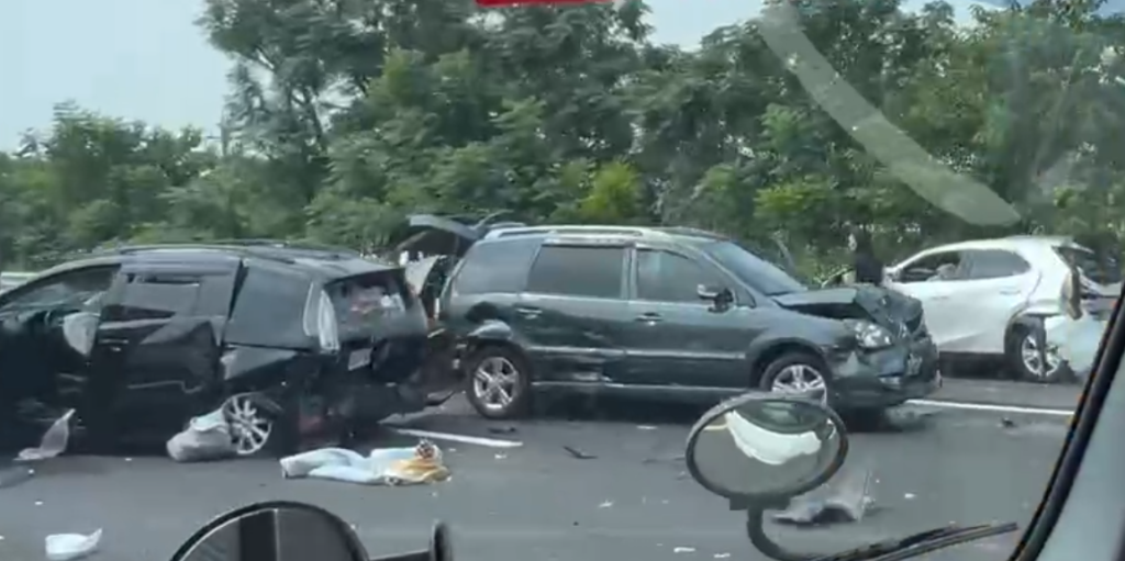 國道1號南下彰化路段6車連環撞！ 　13人受傷送醫