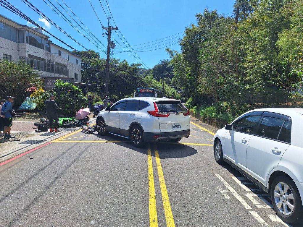 北宜公路休旅車左轉迎面對撞直行重機　騎士左腳踝骨折