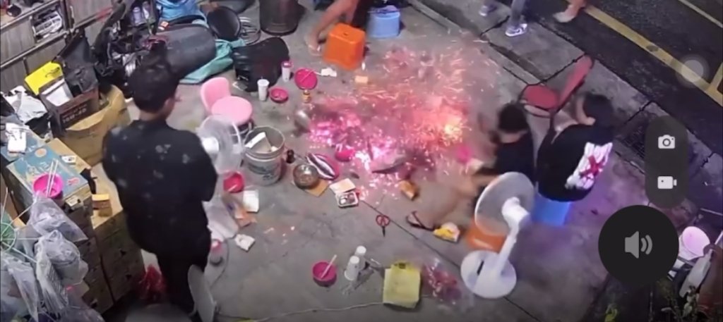 中秋烤肉變爆破! 屏東男把炭火放水泥地 砰一聲驚喊:我的魷魚啦！