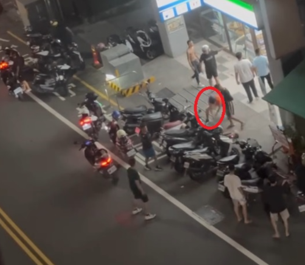 賞夜景互看不順眼爆衝突！ 　台中青少年七打二球棒毆打腳踹人畫面曝光