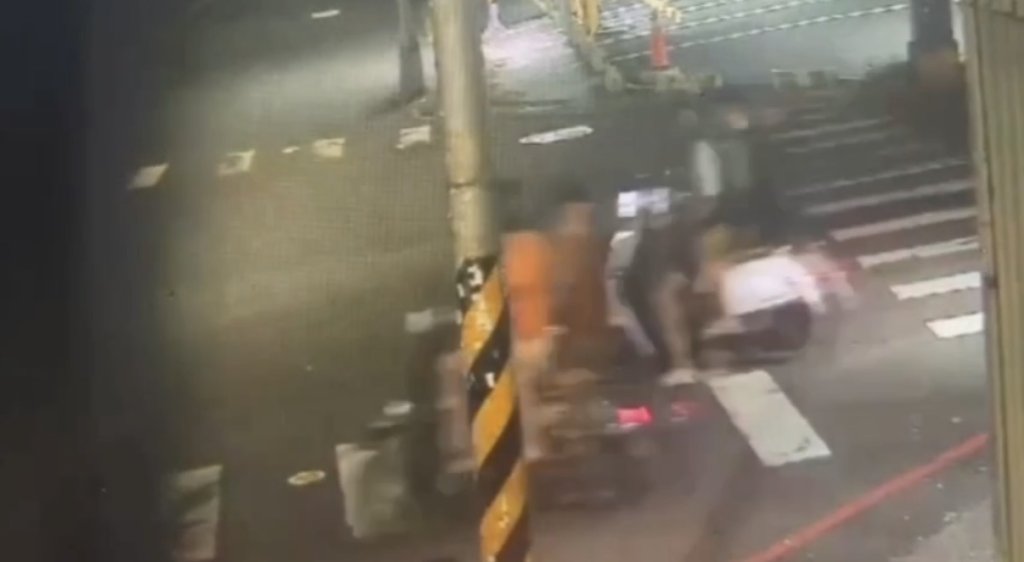 網路嘴砲惹禍！高雄少年遭設局「修理」 6打1挨砍又挨打
