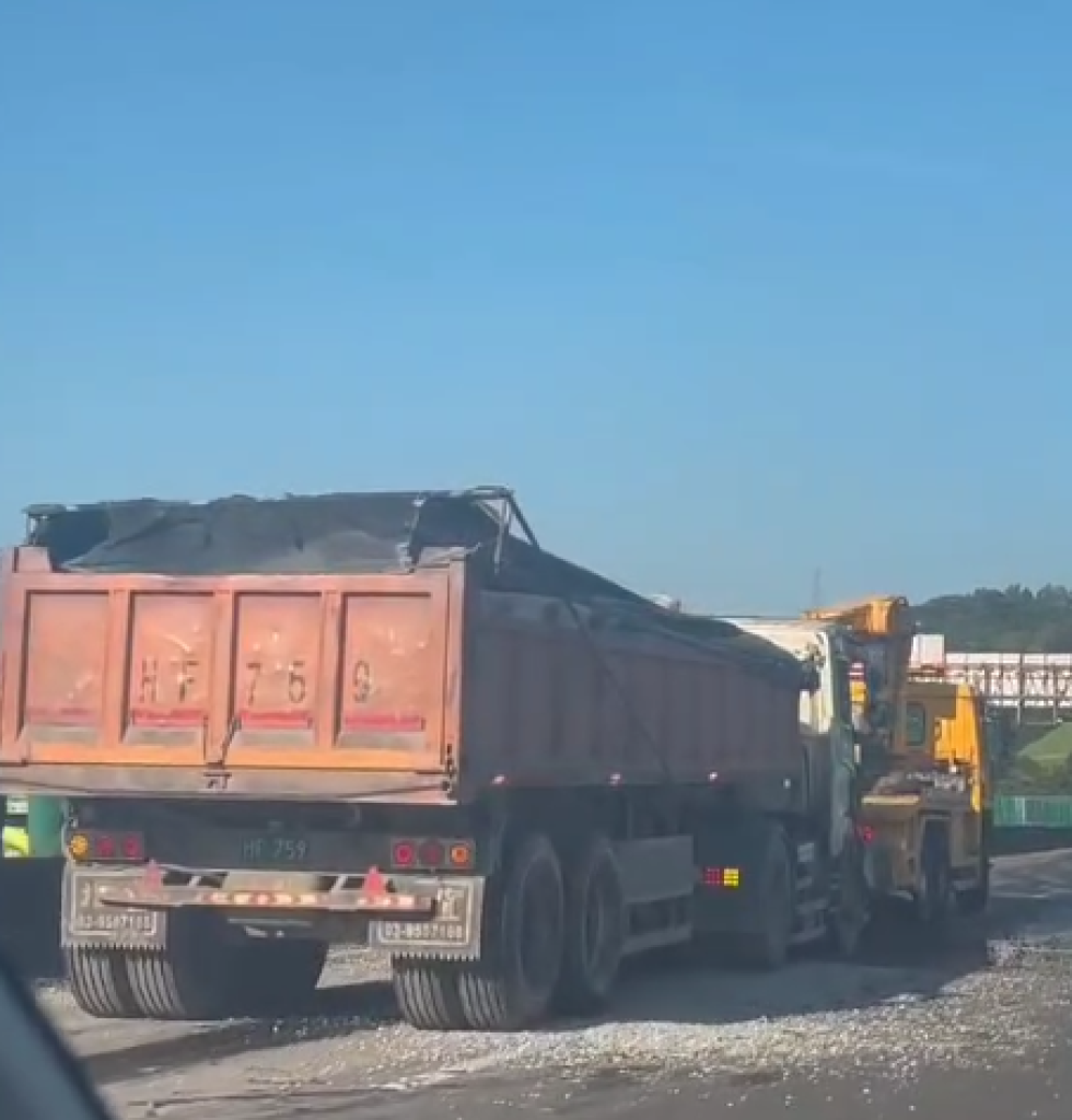 未保持安全距離加上陽光刺眼釀禍！　台62線砂石車追撞釀車流回堵