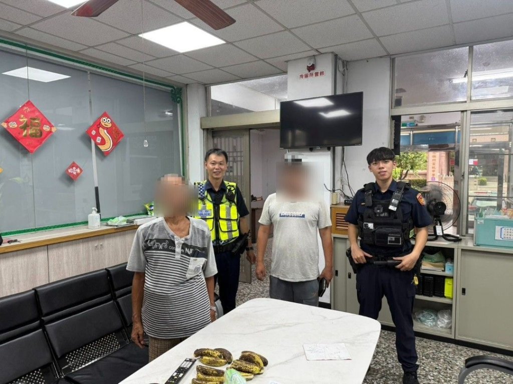 影/「天降」17萬！維修費噴飛 潮州男急哭 暖心民眾拾金不昧 完璧歸趙超感動