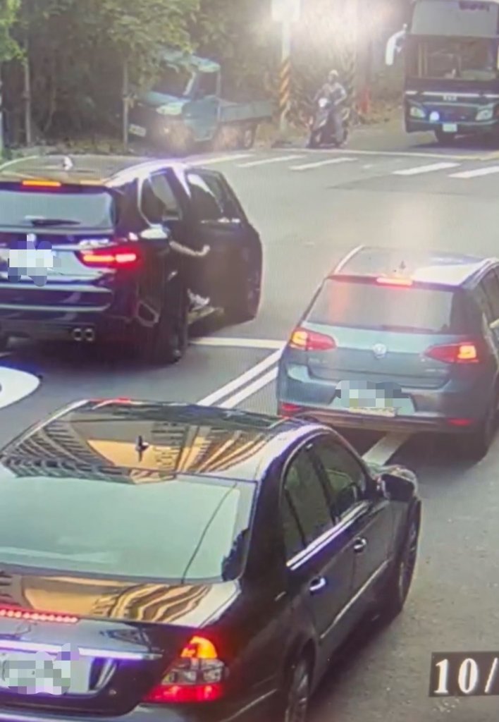 真相大白！國道2號車門「開開關關」跳車驚魂　女醉酒神智不清闖禍