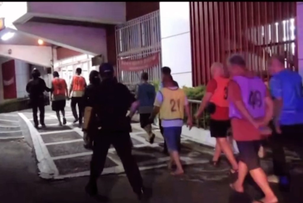 魚塭倉庫變賭場！南警深夜突襲天九牌職業賭局 39人嚇傻就逮 下場曝