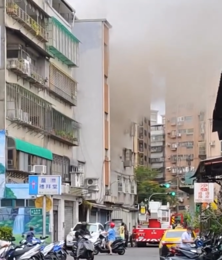 蘆洲公寓大樓疑似縱火！ 　警消疏散住戶