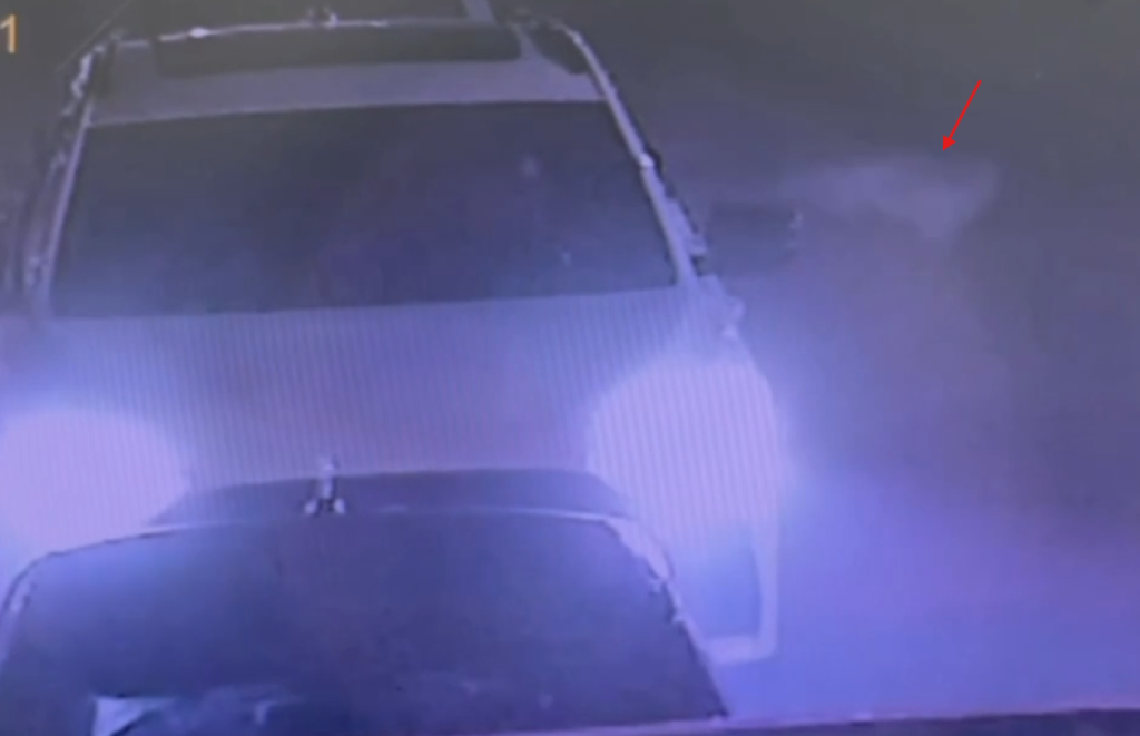 只因無聊！高雄鳳山男「好玩」 BB槍亂射2車車窗驚見5孔洞