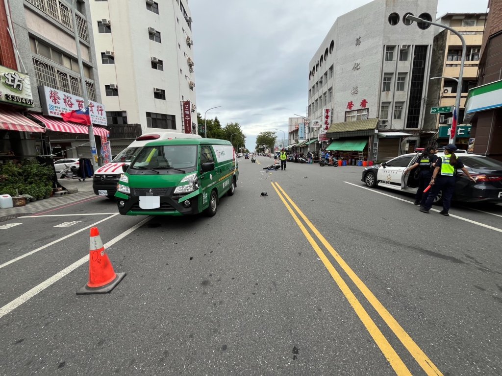台東死亡車禍！　75歲翁騎機車逆向與郵務車對撞傷重不治