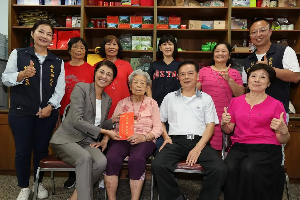 南投縣長許淑華重陽前夕親訪百歲人瑞 祝賀長壽健康