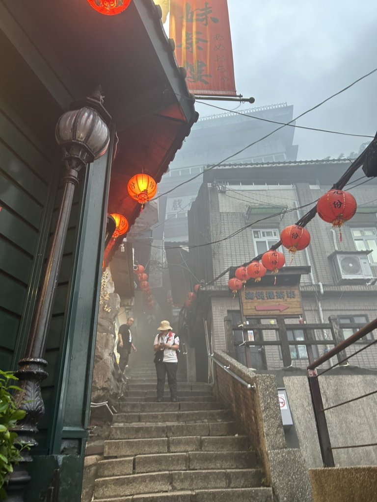 快訊/九份老街火警!「賴阿婆芋圓」旁民宅燃燒 遊客嚇壞紛紛閃避