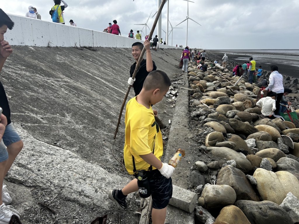 彰化家扶武術才藝隊熱心公益 淨灘守護海洋永續