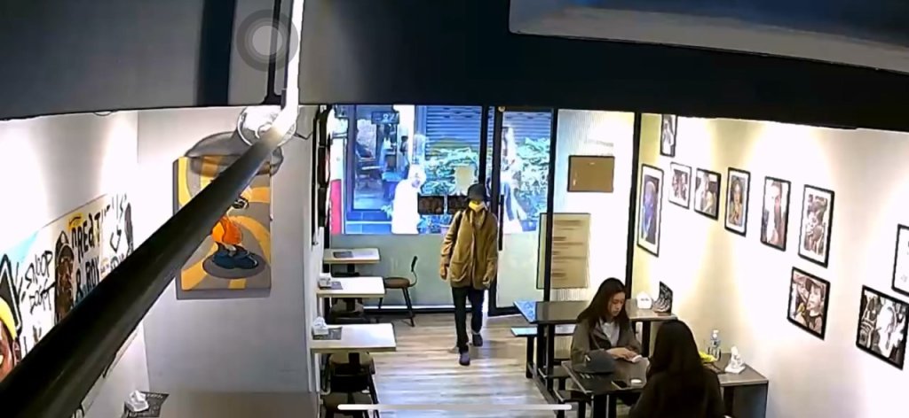 影/女客給千元結帳控店員「少找500」 店家調監視器傻眼:騙錢慣犯?