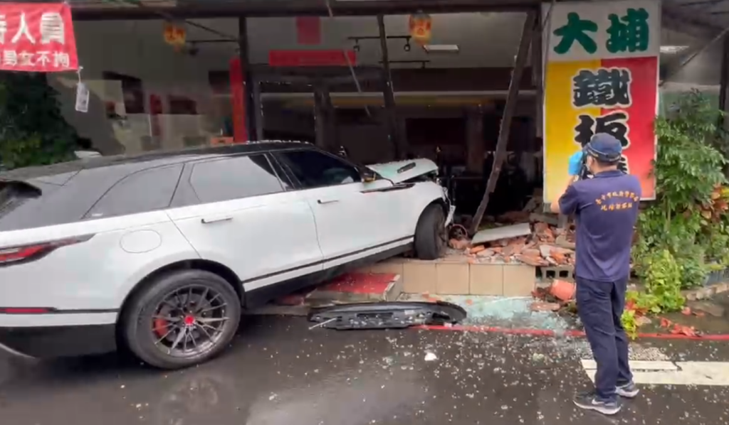 台中死亡車禍!休旅車衝入鐵板燒店駕駛當場死亡 脖子有深長利刃傷
