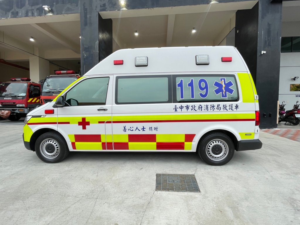 快訊／台中北屯校園驚傳墜樓！15歲男墜落　四肢骨折口鼻出血