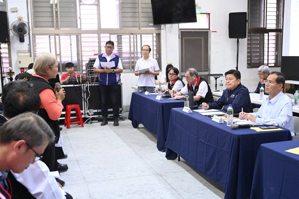 花蓮光復鄉重建座談會變火藥桶 災民被擋在門外、議長踹桌引爭議