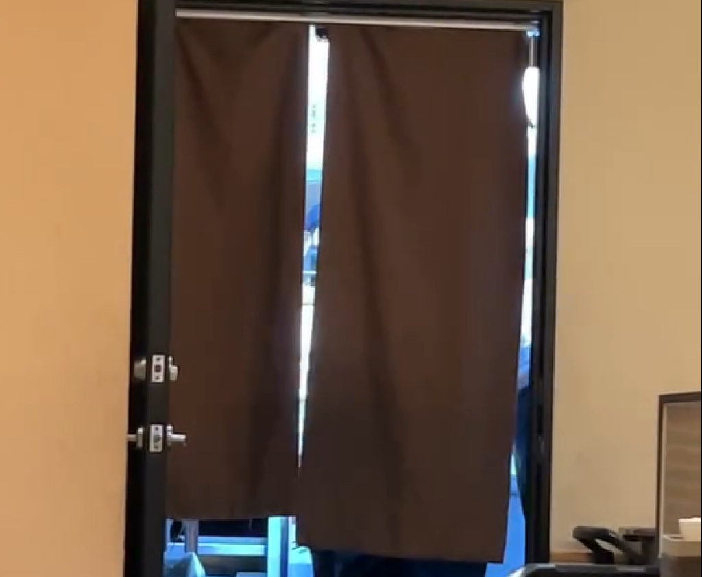 影/壽喜燒店員工起糾紛!廚房內互相推擠飆罵髒話 業者:啟動內部了解與調查