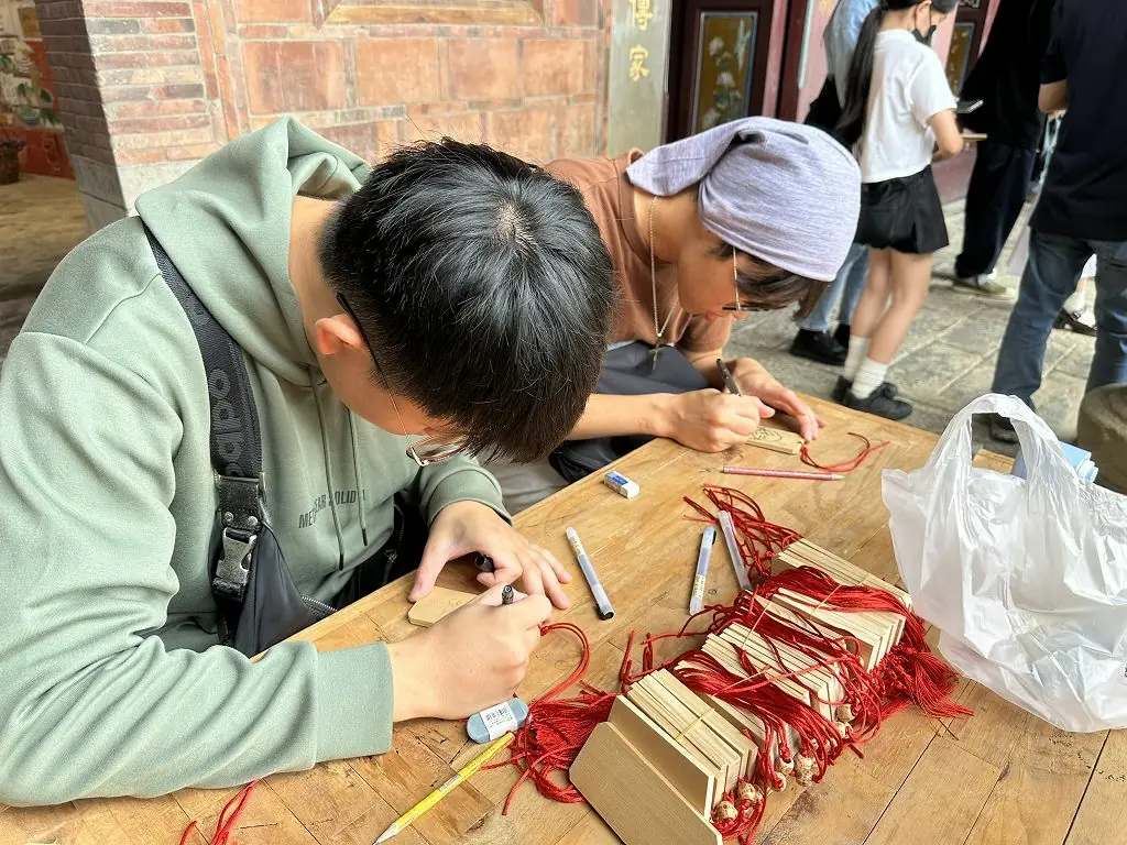 杜潘芳格的時間繪卷漫畫展　以圖像詮釋女性詩人的自由靈魂