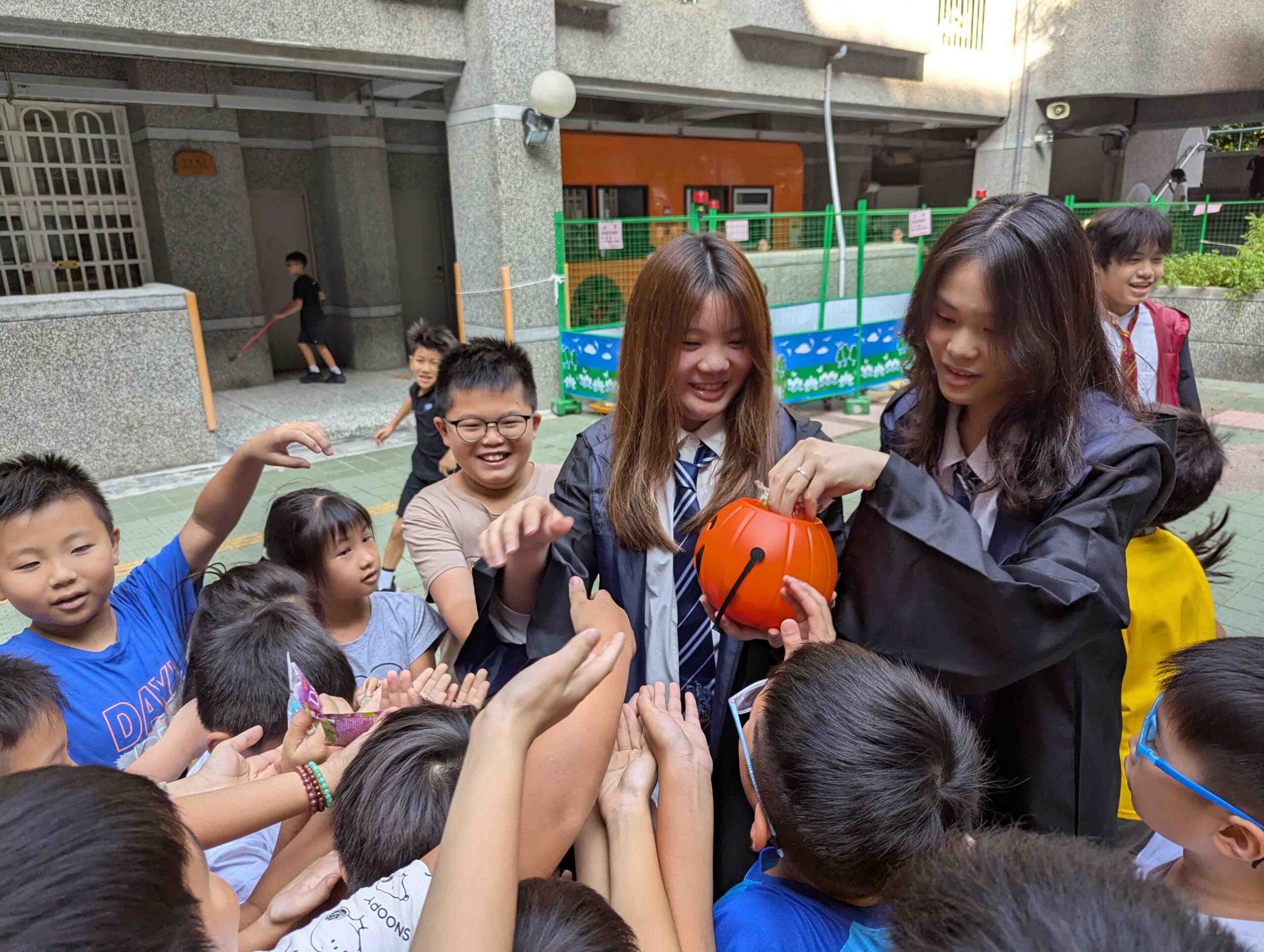 影音/慶祝萬聖節 聯合國際實驗教育機構UEIS宜蘭快閃演出