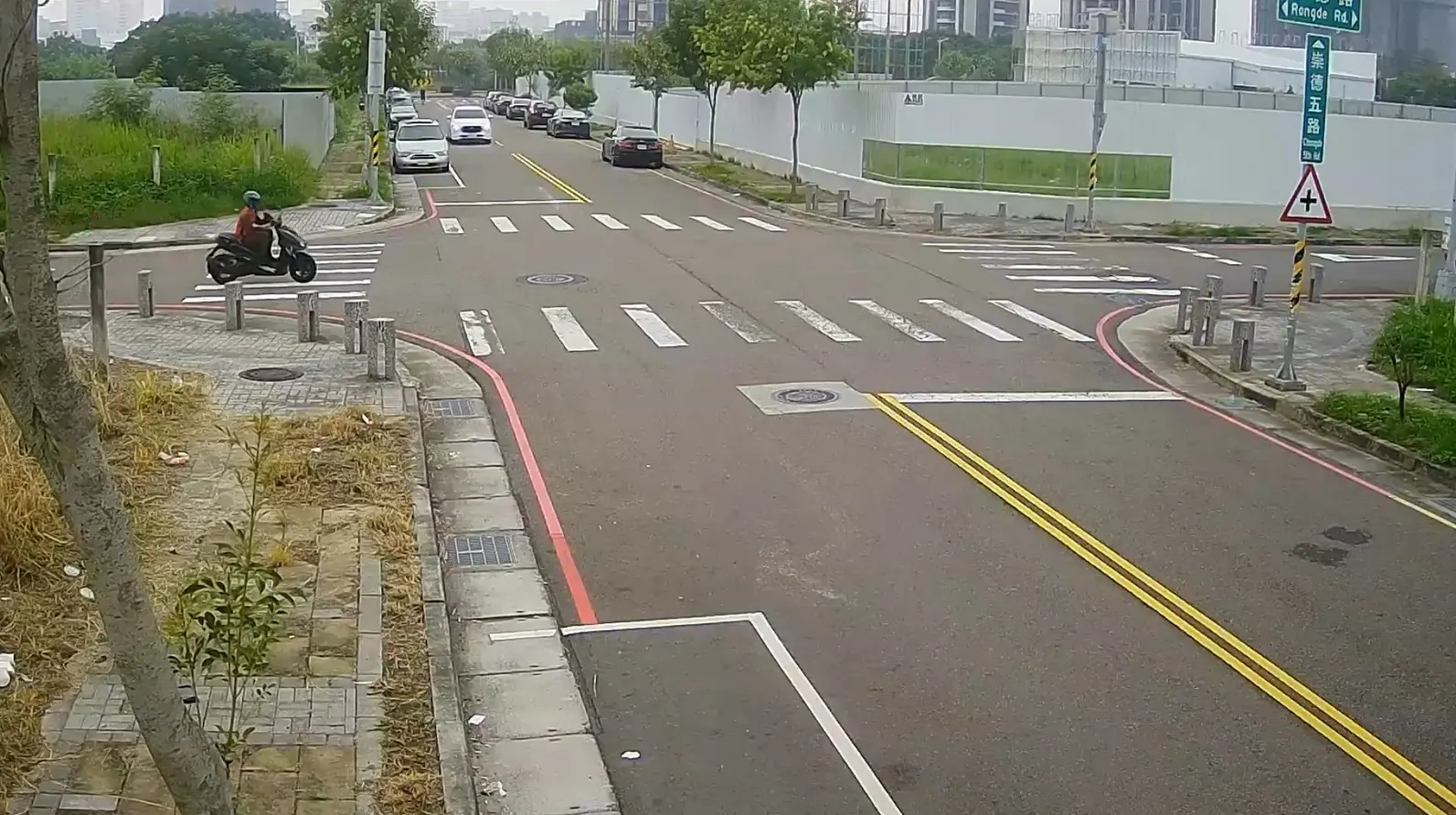 台中無號誌路口釀禍!兩白車相撞 車輛180度打轉無人傷