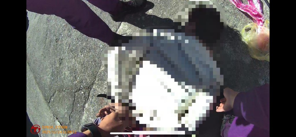 基隆醉男手握西瓜刀亂晃!百福警秒速制伏帶離