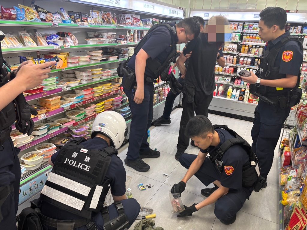 來台依親失業2年　德籍男持刀連搶超商、賣場…下場曝光