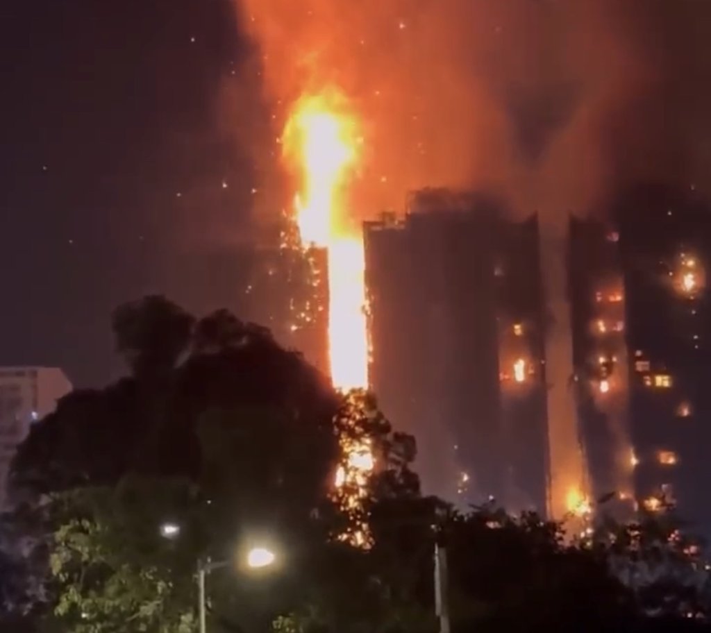 香港大火！社區全面燃燒已釀「13死28傷」767名消防員奮力搶救