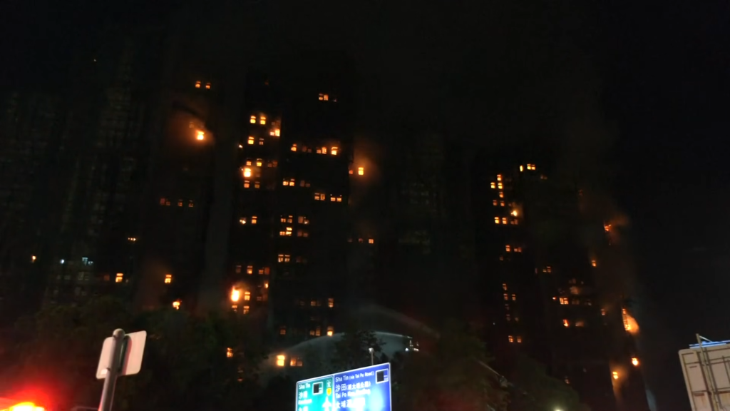 10分鐘燒成地獄!宏福苑大火13死 疑工人「亂丟菸蒂」引爆火龍狂竄