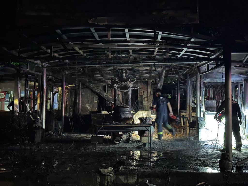 深夜火光照亮街頭　台中西區25年土地公廟突發火警　爆裂聲嚇壞居民