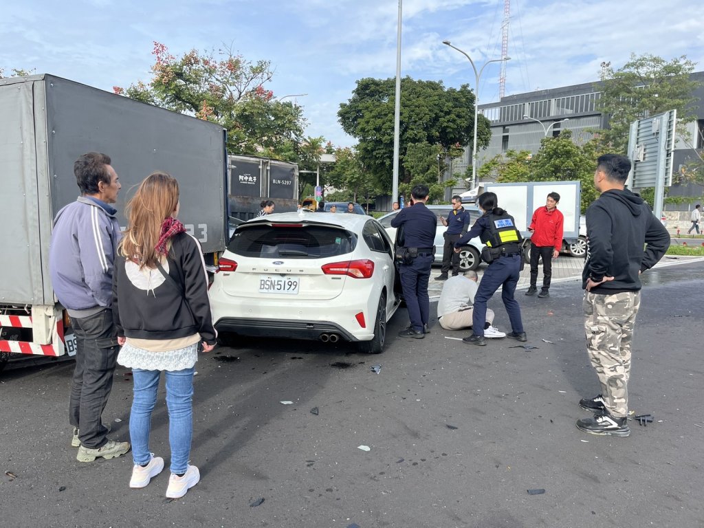 疑開輔助駕駛又分心 楊梅休息站連撞6車釀3傷