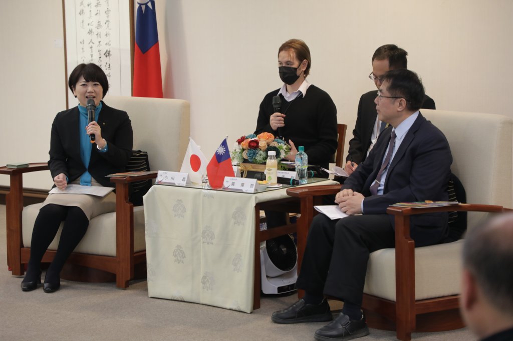 日42歲女市長與「已婚男下屬」開房10次　不敵議會壓力…硬撐2月請辭下台