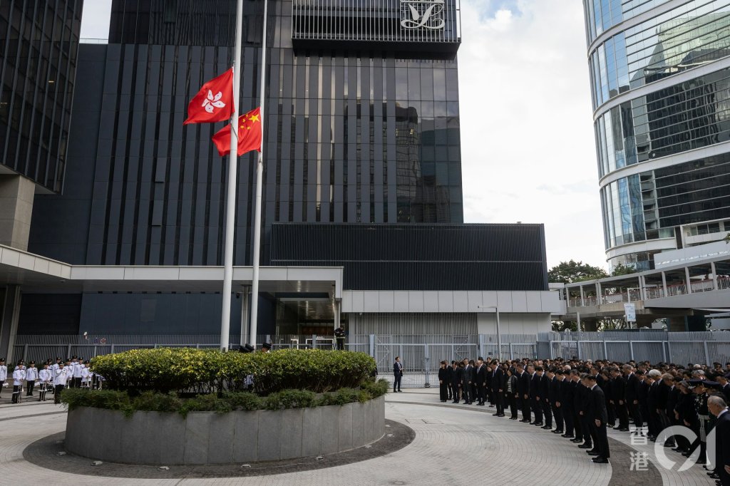 香港宏福苑奪命大火釀128死　18區設弔唁處　廉署介入拘8人
