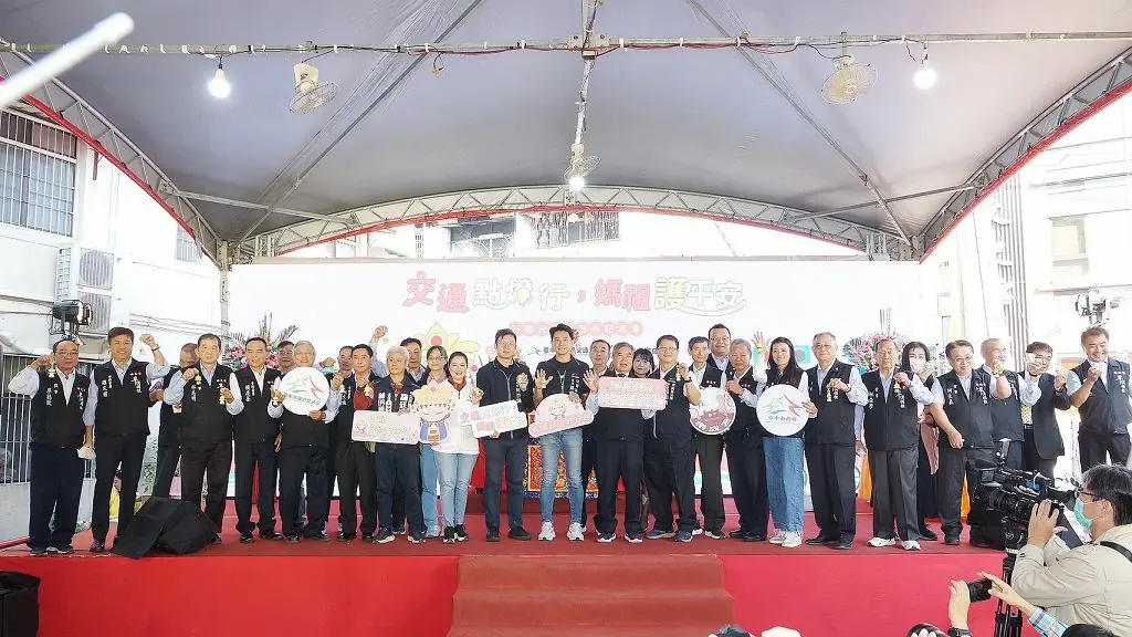 媽祖行動光明燈亮相！中市交通局-×-樂成宮攜手守護長者夜行安全
