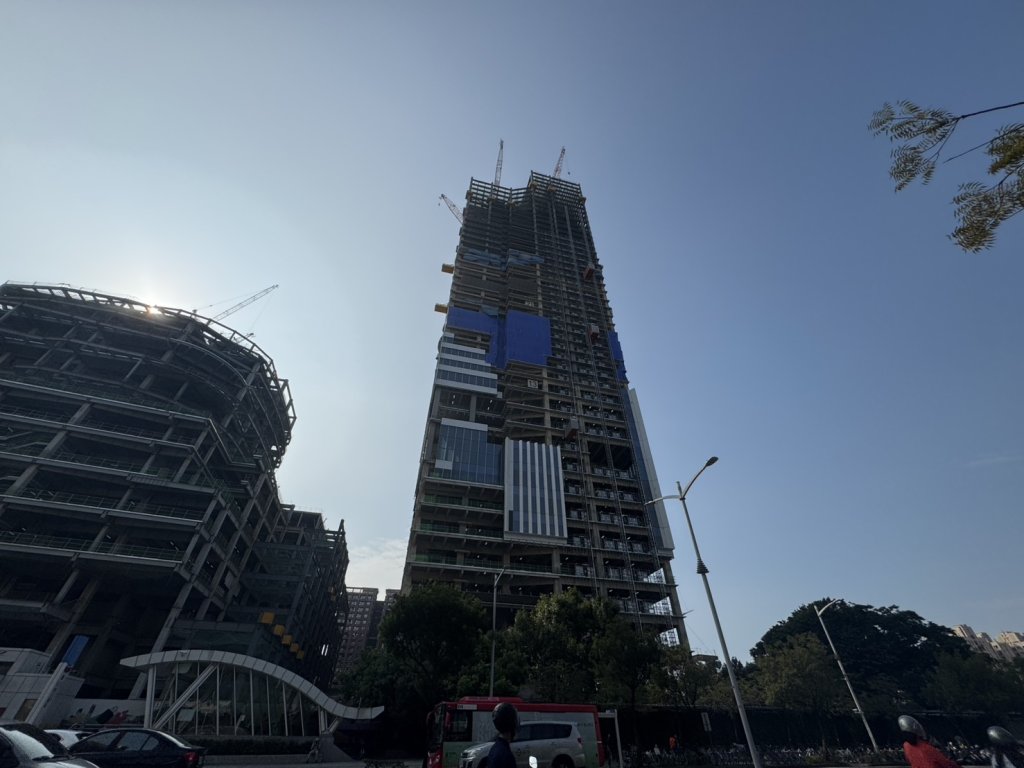 高雄富邦漢神工地意外！男43樓高空作業「摔落安全網」不治