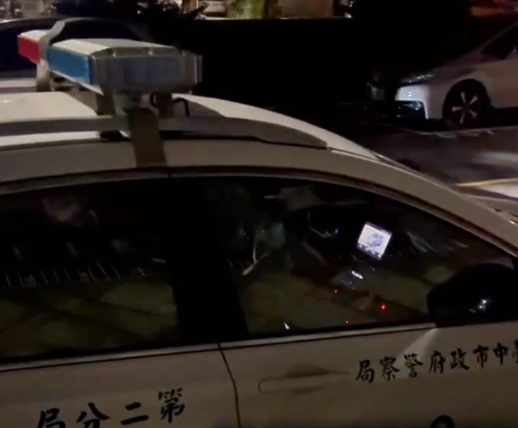 員警巡邏期間車內追劇? 警方回應了