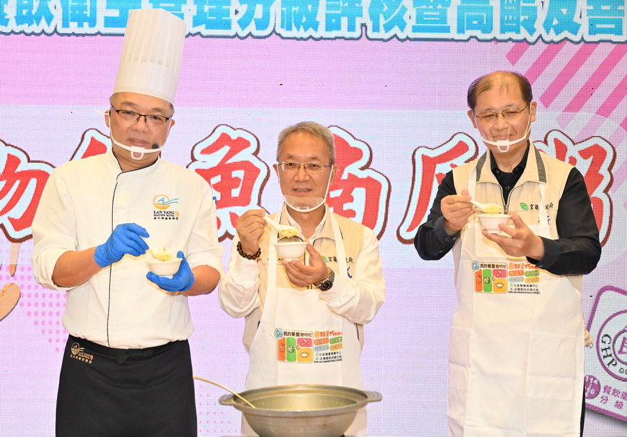 打造「食在安心．高齡友善」消費環境　宜縣157家業者獲頒優良友善標章