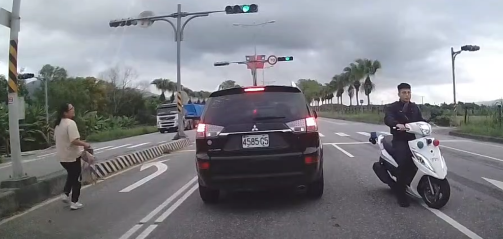 台東瘋狂通緝犯!遭攔查持刀拒捕 搶車逃逸棄車落跑警追緝中