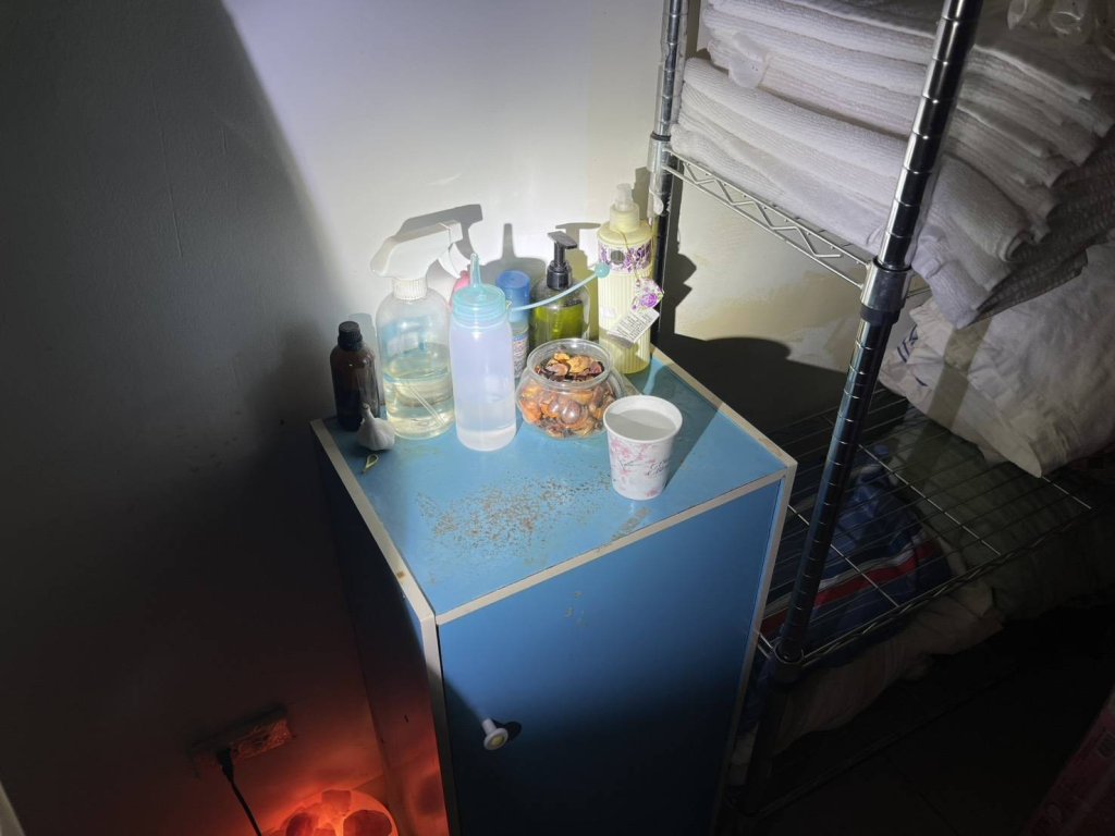 桃園警突襲應召站!越籍女子躲布簾後辯稱「我在睡覺」仍遭逮