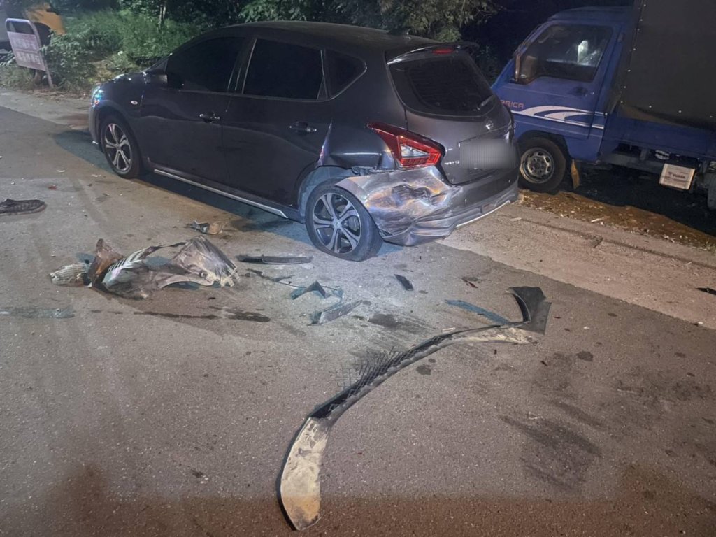 肇逃駕駛慘了!偽車牌露餡「自撞進牢門」 警一查挖出整面「假號牌牆」