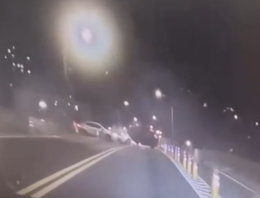 駕車恍神闖禍！　桃園平鎮中豐陸橋兩車對撞兩人受傷