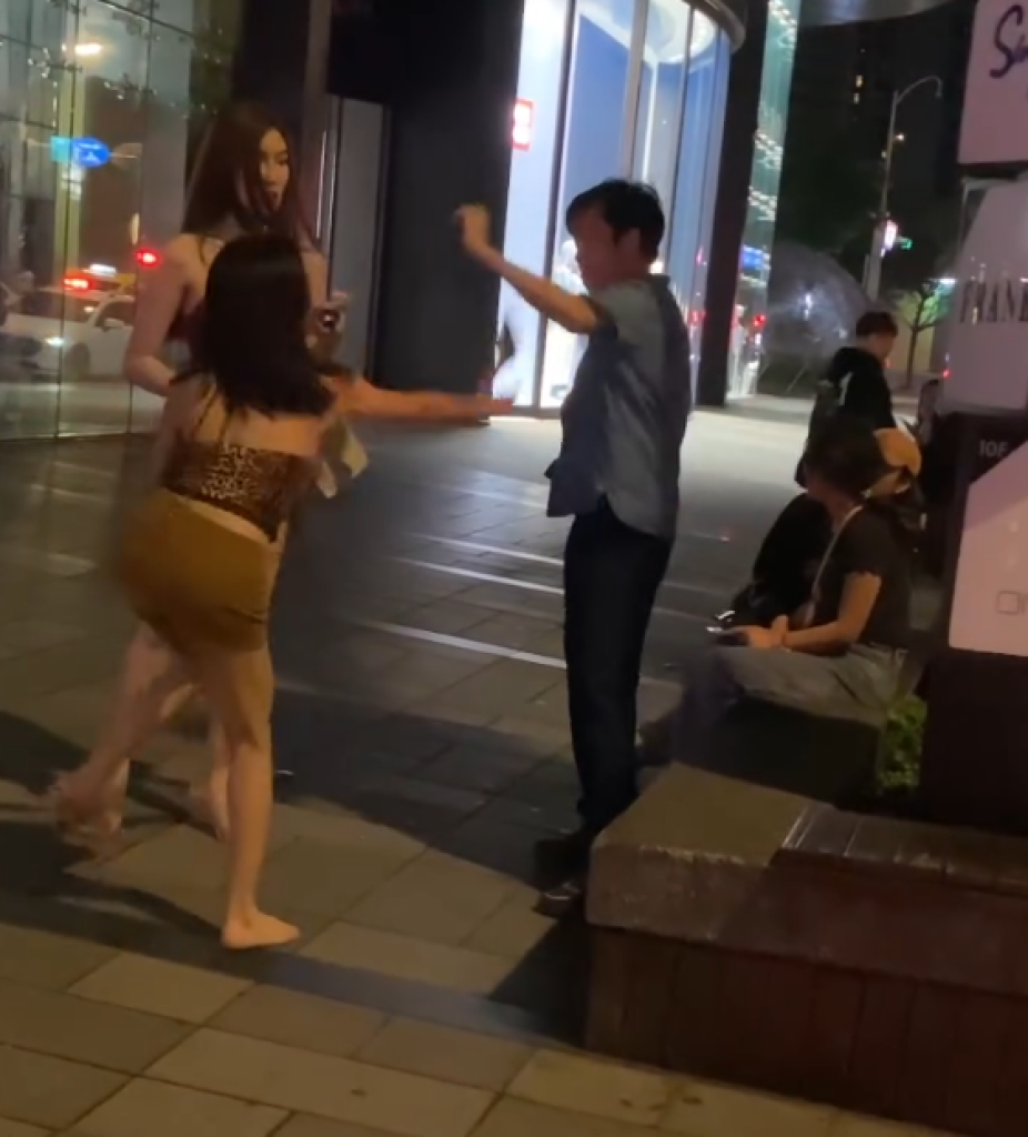 信義區格鬥賽! 台灣男與兩名女裝打扮泰籍男當街拳打腳踢