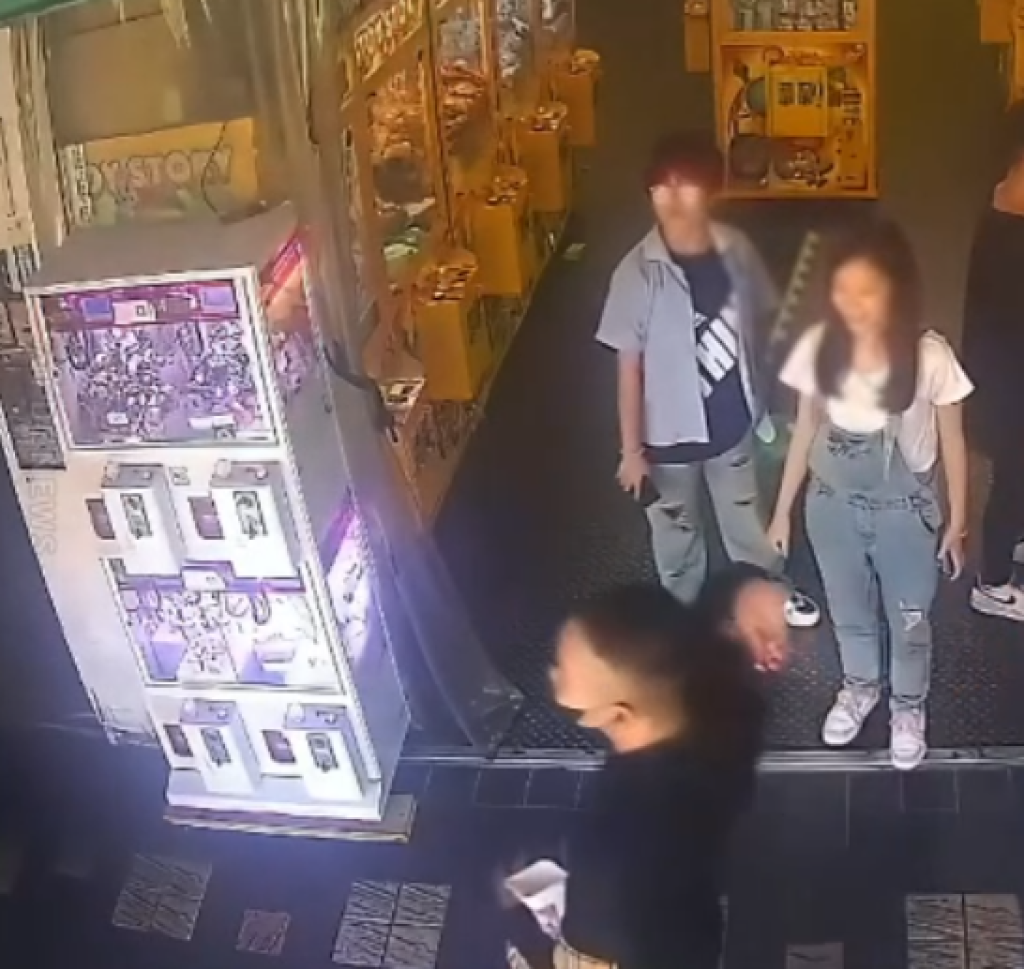 屁孩亂丟異物污染煎台！ 　民眾控報案警方不處理