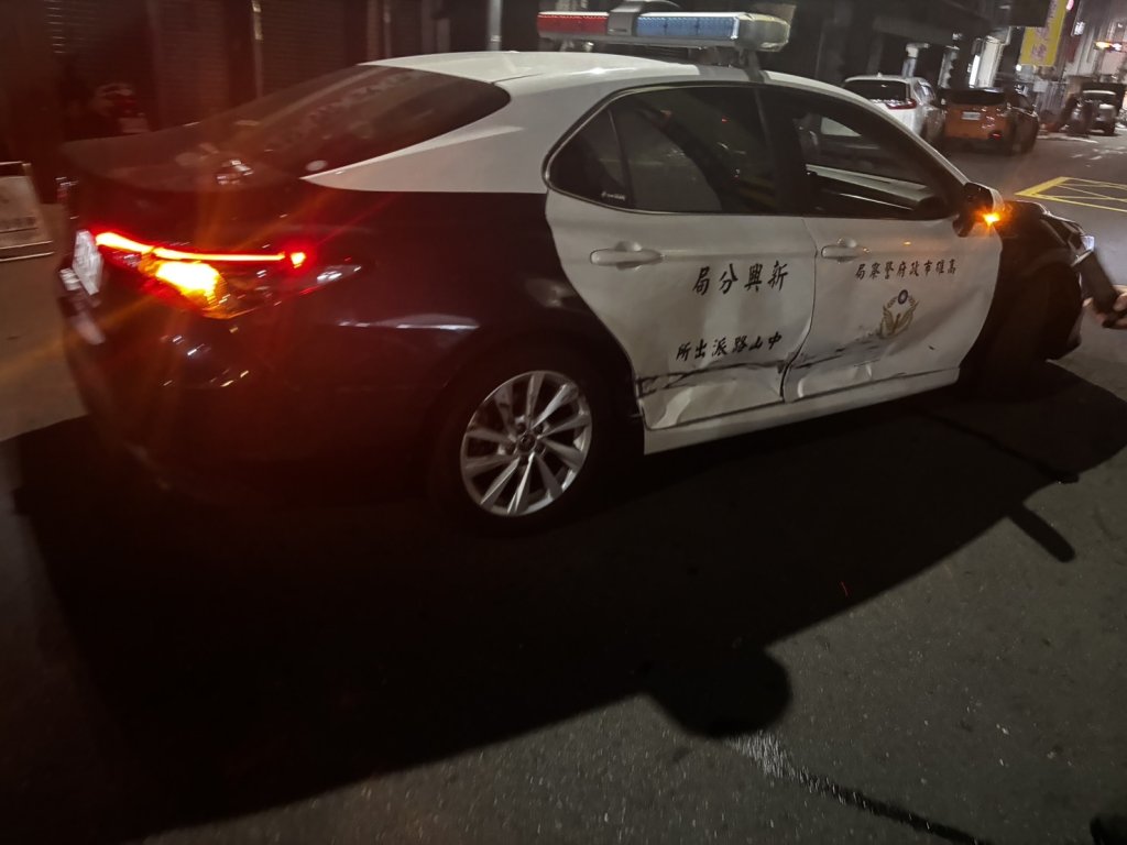快訊／高雄槍響！巡邏車被衝撞「員警受傷」猛開6槍