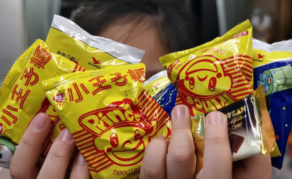獨家／王子麵當成獎勵學童零食  中市賴厝國小挨轟「扼殺孩子健康」