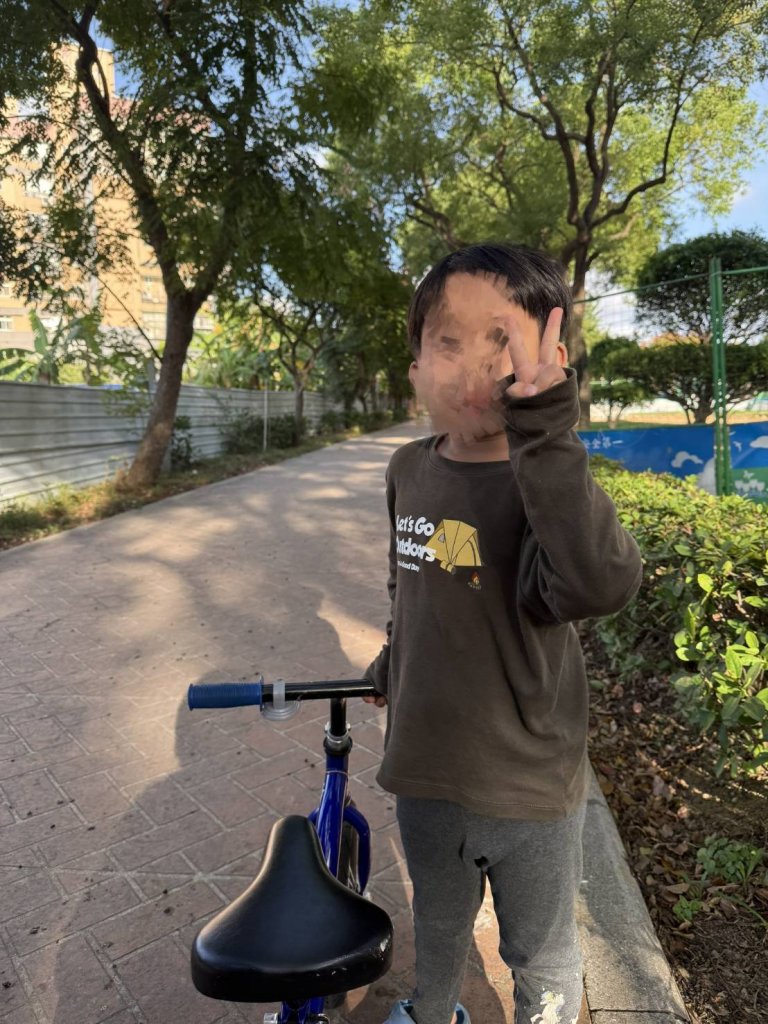 5歲「小騎士」滑步車出逃！父母急瘋狂找人　警騎出動攔截他還想跑