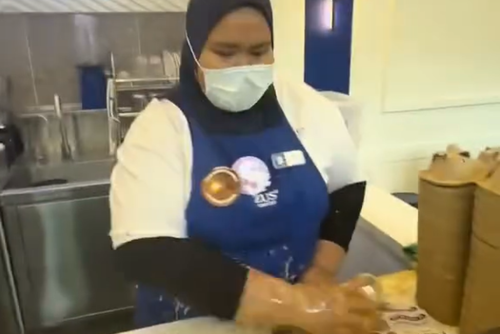 影／陸籍女遊客在大馬爆糾紛！咖啡店員工喊「出去」她暴怒潑咖啡　影片瘋傳業者發聲