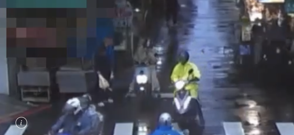 亂彈菸蒂！男遭女騎士勸阻竟暴怒持傘狠砸臉　民眾合力壓制「傘暴男」