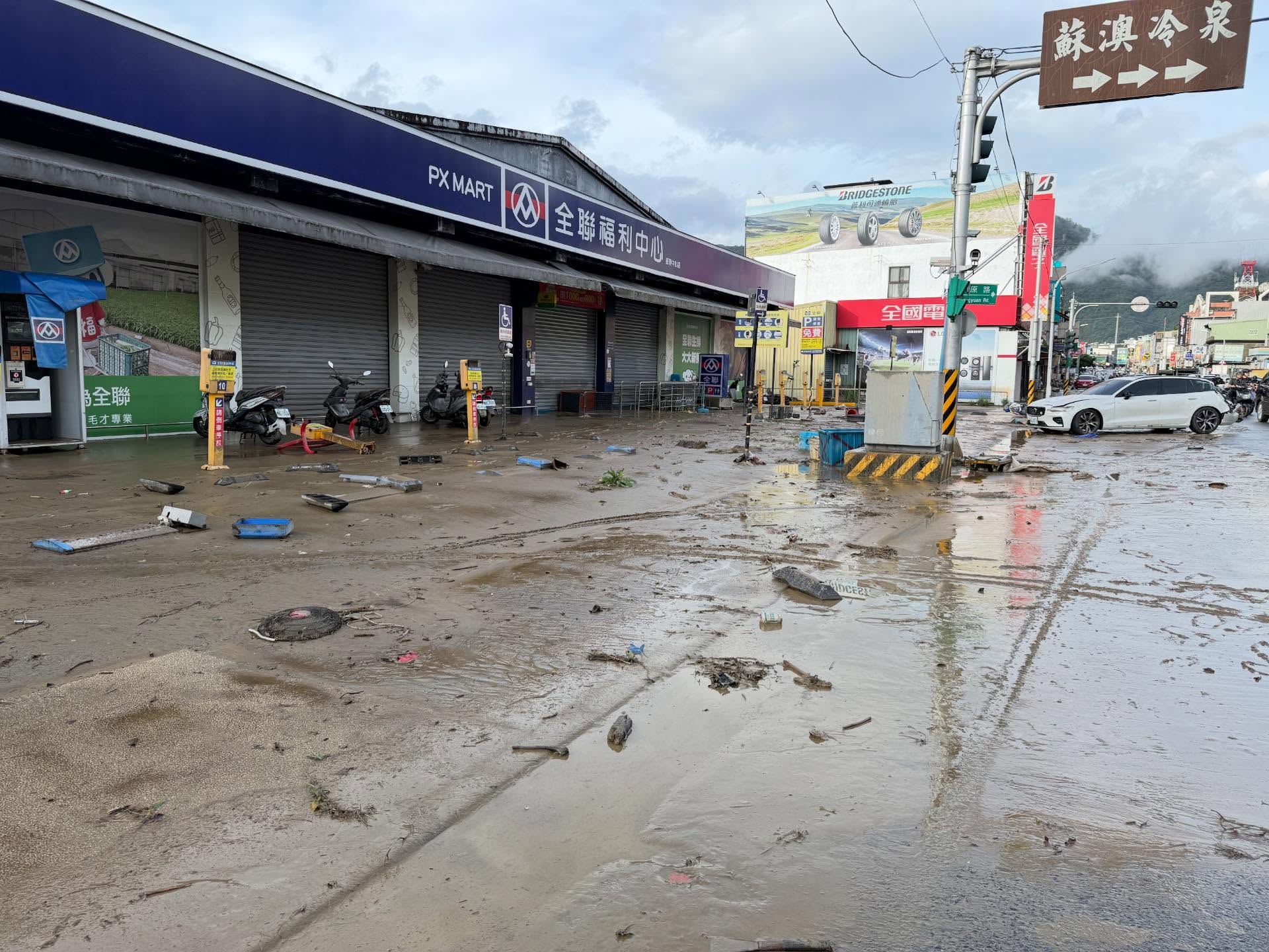 影音/蘇澳大淹水驚魂夜 街道滿目瘡痍