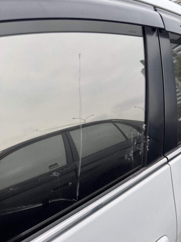 招誰惹誰?車停好停滿無端被砸 高雄男氣炸報警追兇