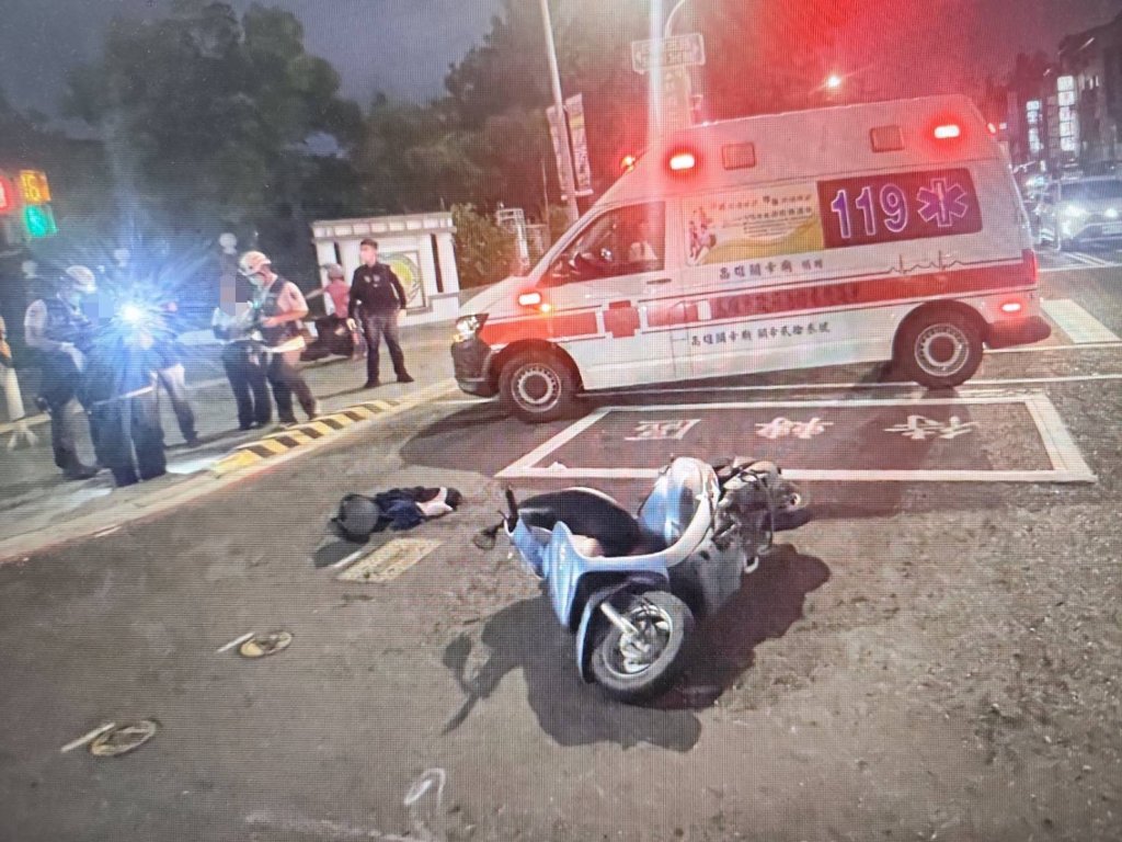 高雄女駕駛左轉不讓機車 騎士閃不過雷殘摔車 驚險畫面曝