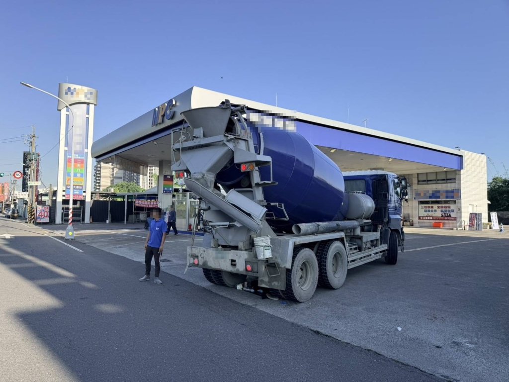 高雄水泥預拌車左轉「輾」八旬老婦  婦無意識送醫搶救不治